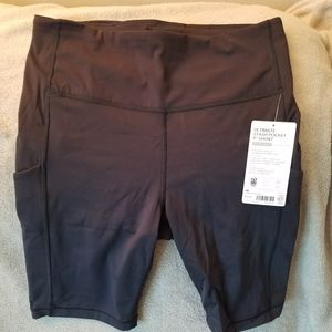 NWT Athleta Ultimate Stash Pocket 9" short, size M